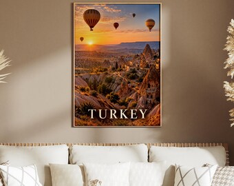 Póster de viaje de Capadocia, Turquía; cuadro de amanecer en globo aerostático; lámina de paisaje con chimeneas de hadas.