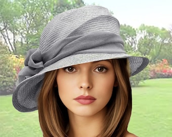 Clochehoed Kentucky derby: lichtgrijs rietje met vintage knoop