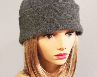 Lou, 100% pure cashmere hat, cloche in color grey heather