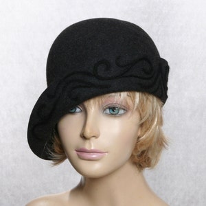 Ashley, rich Charcoal Heather Fur Felt Cloche with needle felted scroll, millinery hat, Downton Abbey era,