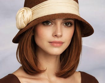 Sombrero cloche de paja estilo parasisal vintage con banda de seda, "Margo"