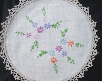 Vintage Embroidered Off White Cotton Crochet Edge Round Handmade Doily