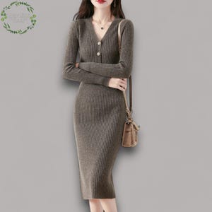 Abito in maglia 100% lana merino per donna / Maglia aderente con scollo a V e bottoni, gonna morbida da ufficio / Completo caldo di media lunghezza