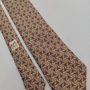 Authentic Hermes Paris Vintage 7939 MA Silk Necktie, Pinwheel Geometric Pattern, Brown Luxury Men&#39;s Tie, Excellent Condition