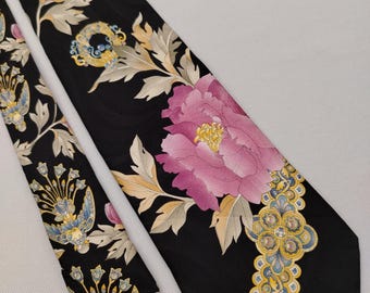 Auténtica corbata vintage de seda jacquard Leonard Paris Design No. 502511, con estampado floral tipo bufanda, color negro.