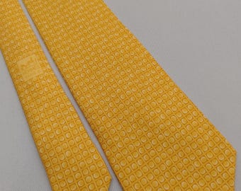 Corbata de seda auténtica Hermès Paris Vintage 5333 TA, con estampado clásico de lunares, corbata amarilla de lujo para hombre, en excelente estado.