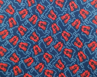 Corbata de seda Dunhill London: estampado azul repetido, fabricada en Italia