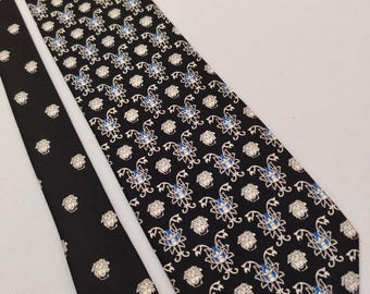 Corbata de seda vintage de Gianni Versace: patrón de pañuelo Medusa, hecha en Italia