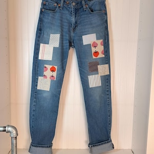 Vaqueros Levi's con parches bohemios: aplique de lunares rosa fresa, talla 30 (4/6/8)