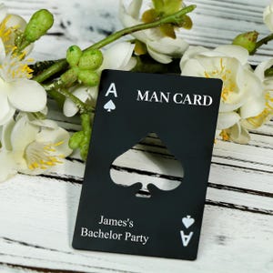 Apribottiglie personalizzato per birra, apribottiglie asso di picche, regalo poker, apribottiglie nero, bomboniera, carta da poker da casinò, regalo per testimone di nozze