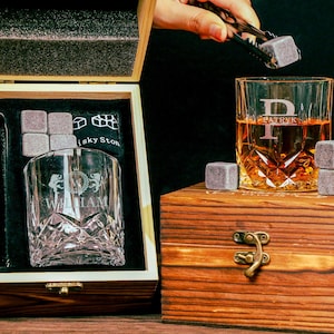 Juego de vasos de whisky personalizados, caja de madera personalizada, set de regalo para amantes del whisky, regalos para padrinos de boda, regalos para papá, regalos para él