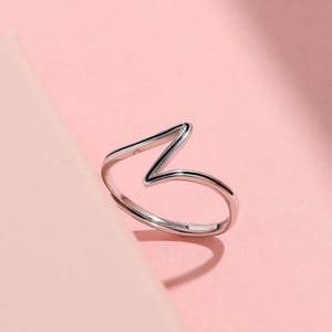 Anello a forma di fulmine, in argento 925, delicato, sottile, nero, moderno, minimalista, a zigzag, regalo per lui e per le donne, da indossare tutti i giorni.