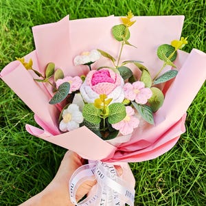 かぎ針編みの花、かぎ針編みのチューリップ、かぎ針編みの花束、かぎ針編みの花、ガールフレンド、お母さん、誕生日へのプレゼント、ラッピングされたかぎ針編みのピンクのチューリップ