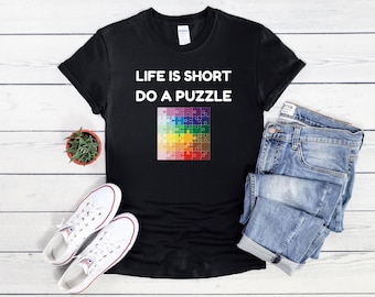 Life Is Short Do a Puzzle T-Shirt - Lustiges Puzzle-Liebhaber-Geschenk, Jigsaw-Enthusiasten-T-Shirt, entspannendes Hobby-Shirt, einzigartiges Geschenk für Puzzle-Fans