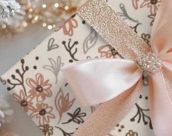 Rosa Floral Geschenkpapier: Handgezeichnetes Boho Design