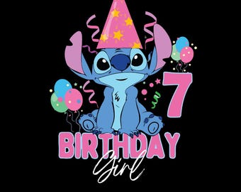 Könnte beinhalten: Ein blauer Zeichentrickcharakter mit einer rosa Partyhütchen mit gelben Sternen, umgeben von Luftballons und Luftschlangen. Der Text lautet "BIRTHDAY Girl" und die Zahl "7" in Rosa. Der Hintergrund ist schwarz.