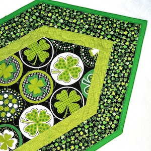 St. Patrick&#39;s Pointed Table Runner/Shamrocks/Reversible/Shady Spring Quilts