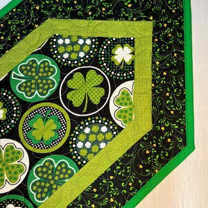 St. Patrick&#39;s Pointed Table Runner/Shamrocks/Reversible/Shady Spring Quilts