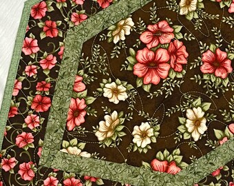 Vintage Rose Table Topper/Reversible/Shady Spring Quilts