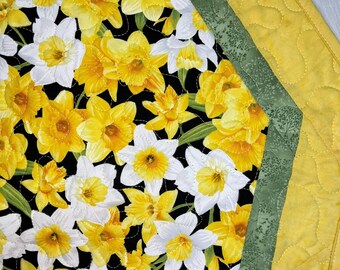 Daffodils on Black Octagon Table Topper/Reversible