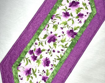 Pointed Magenta Floral Table Runner/Reversible/Shady Spring Quilts