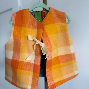 Chaleco infantil / unisex / género neutro / chaleco de manta de lana infantil hecho a mano / chaleco de lana vintage para niños / reversible / tallas 2, 3 y 4