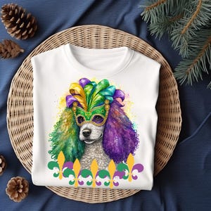 Poodle de Carnaval PNG - Cachorro Engraçado com Máscara e Penas Clipart - Design de Sublimação de Nova Orleans para POD, Camisetas, Uso Comercial