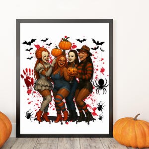 K&ouml;nnte beinhalten: Ein gerahmter Halloween-Kunstdruck mit vier Cartoon-Charakteren, die jeweils einen K&uuml;rbis halten. Die Charaktere sind Pennywise, Chucky, Michael Myers und Freddy Krueger. Der Hintergrund umfasst Flederm&auml;use, Spinnen und Blutspritzer.
