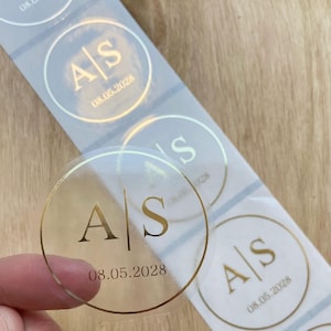 50 pegatinas con iniciales de monogramas de boda laminadas, etiquetas personalizadas para regalos de boda, sellos transparentes para sobres con rosas doradas y plateadas con laminado brillante