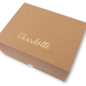 Grande scatola magnetica con nome personalizzato in lamina d'oro marrone kraft per la vigilia di Natale con linguetta a nastro