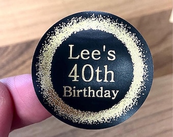 Pegatinas de cumpleaños personalizadas para los días 18, 21, 30, 40, 50 y 60, con impresión personalizada, redondas de 38 mm, pegatinas negras con lámina dorada brillante.