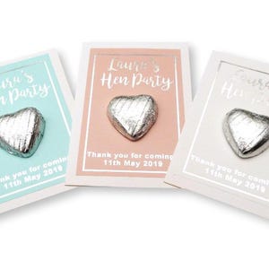 10 x personalisierte Silberfolie Hen Party Favor Karten | Brautparty Schokoladen Herzen | Rosa Blau Weiß Geschenke