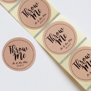Etichette adesive in carta kraft rotonde da 45 mm, personalizzate, rustiche, marroni, lanciami coriandoli per matrimonio, nomi e data personalizzati