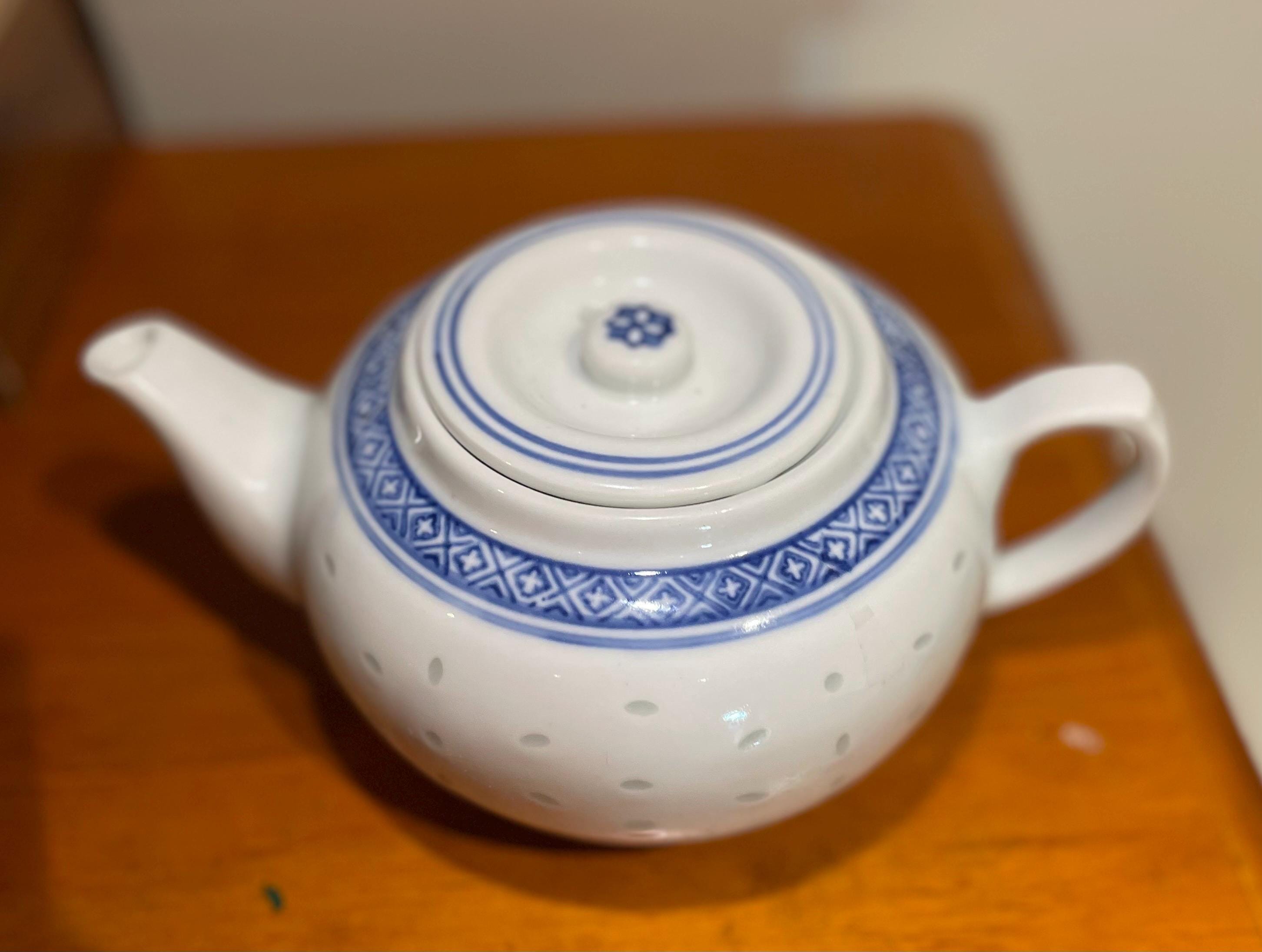 Vintage Chinese Rice Grain Teapot – 1970s Jingdezhen Porcelain – Translucent Blue & White – Large
