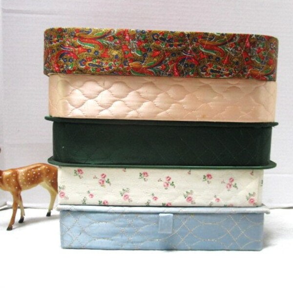 CHOICE Vintage Dresser Box, Quilted Satin Storage for Ladies Gloves Hankies Stockings Jewelry Lingerie, Boudoir, Pastel Pink Roses, Emerald
