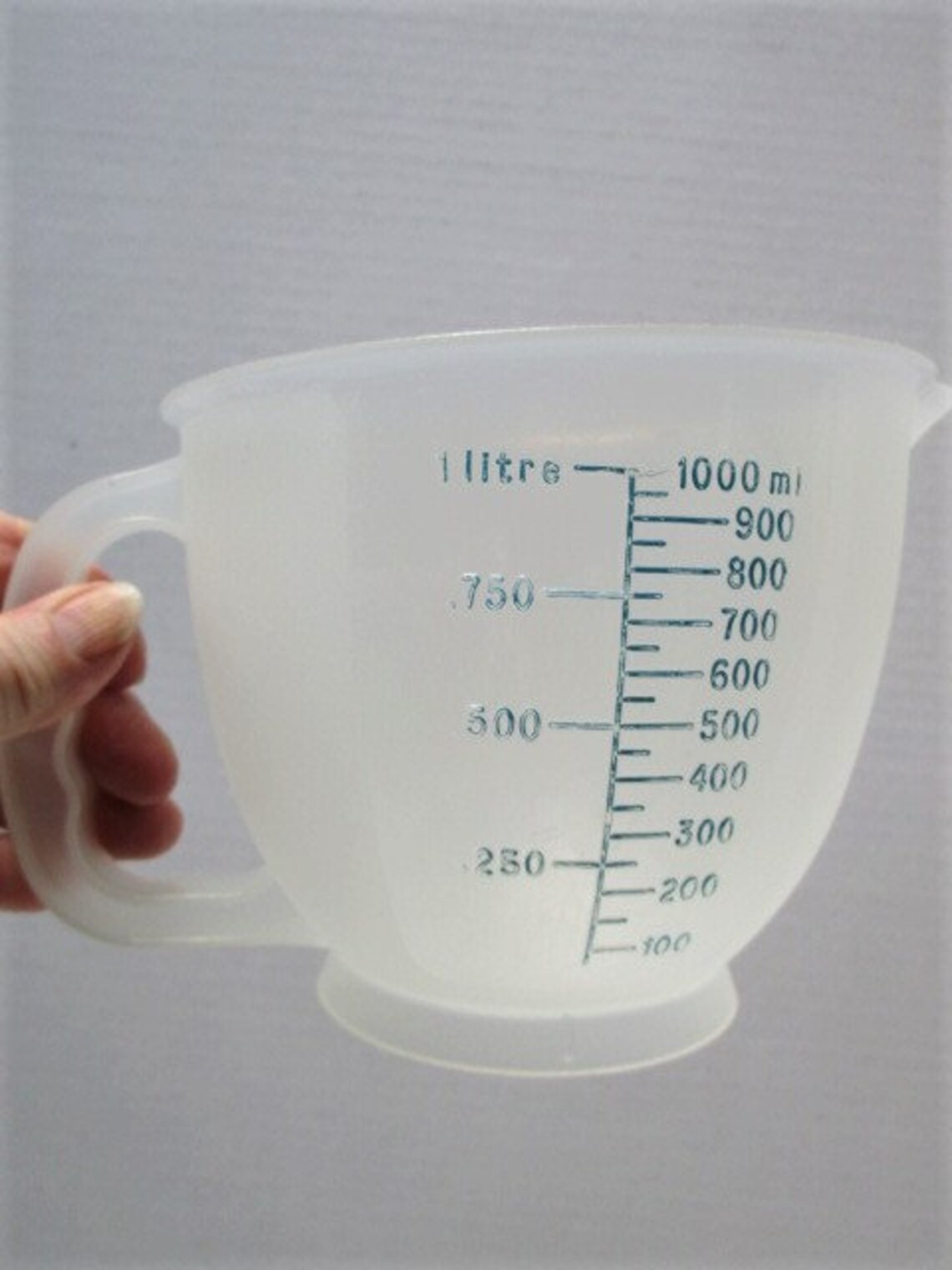 Vintage 1 Quart Tupperware Mix N Store Measuring Cup
