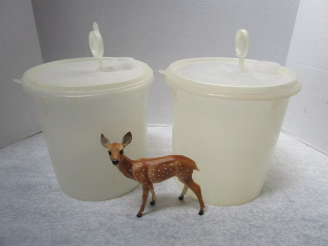 CHOICE Vintage Tupperware 469 Pour & Serve Cereal Savers Canister