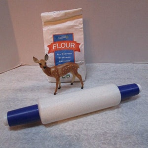 Vintage Rolling Pin, Tupperware #9055A Plastic Roller, Perfect Pastry Pies Pizza Crust, Lightweight Smaller Model for Kids, Camping, Crafts