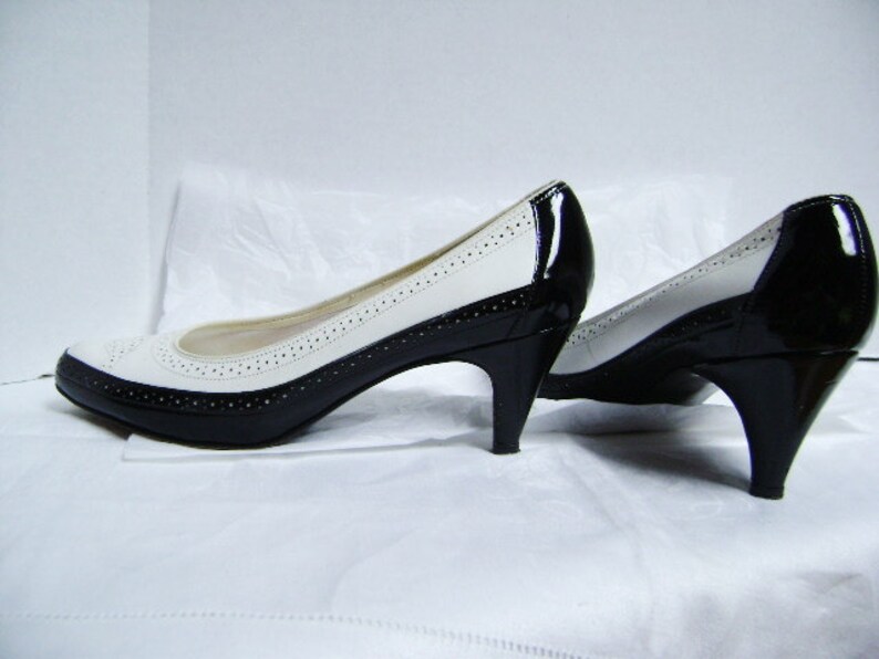 spectator pumps black white