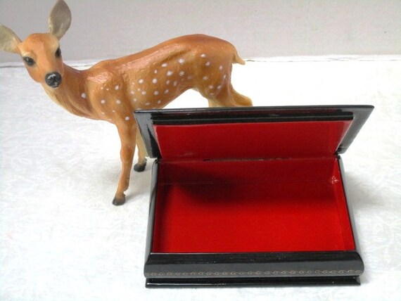 REDUCED Vintage Lacquer Box Decorative Jewelry Bo… - image 4