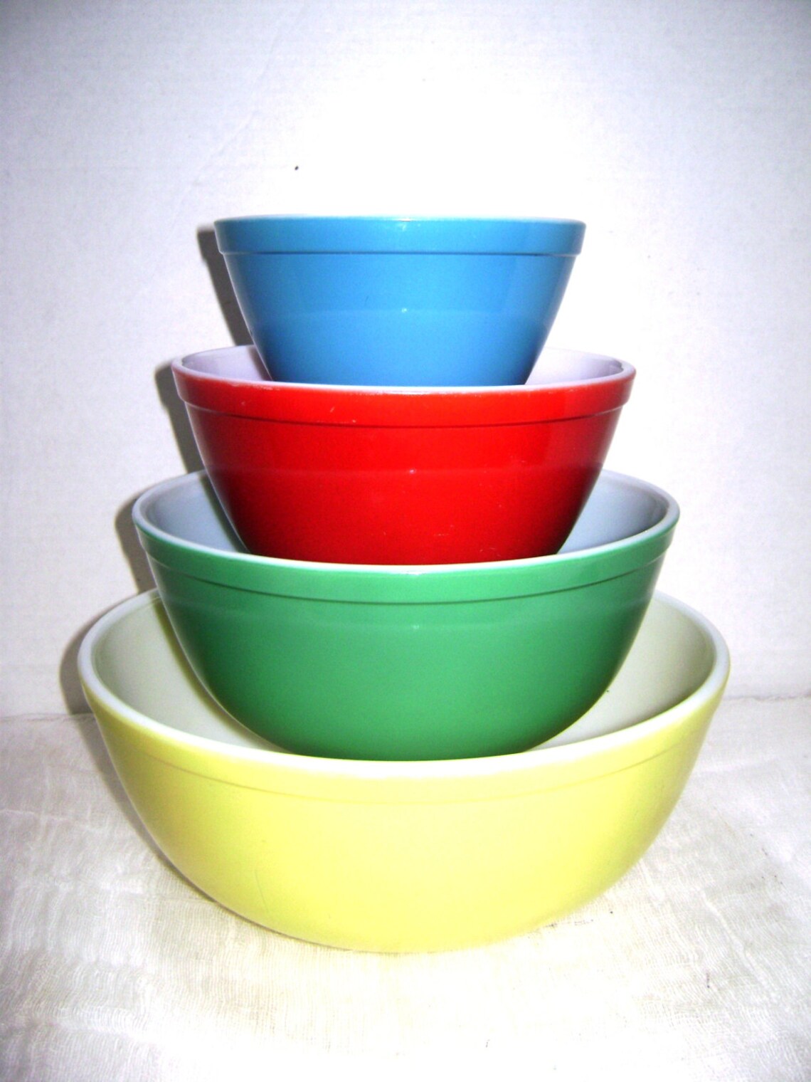 Vintage Pyrex Nesting / Mixing Bowls 4 Color Complete Set Etsy