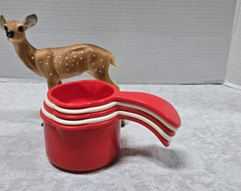 5 Piece Vintage Tupperware Ergonomic Curved Handle Nesting Measuring Cups, Space Saving Stacking / Nesting, Red & White Vintage