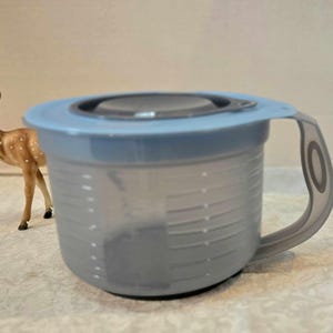 Vintage Tupperware Mix Measure N Store Batter Bowl / Pitcher, Large Plastic 2 Quart 8 Cup/64 oz/2 litre Measuring Cup Complete w/ 4 Pieces