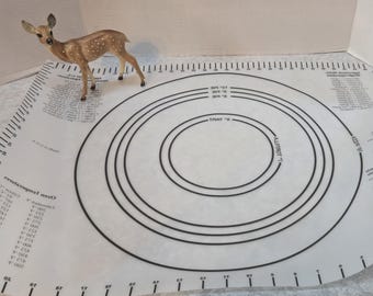 Vintage Tupperware Pastry Sheet, Baking Mat for Pie Dough / Pizza Crust / Tarts / Biscuits / Tortillas, #35845