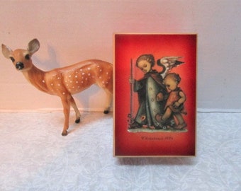 Beautiful Vintage Music Box by Schmidt, Adeste Fideles / O Come All Ye Faithful, 1974 Official Hummel Design, Italy, Red Stars Wood