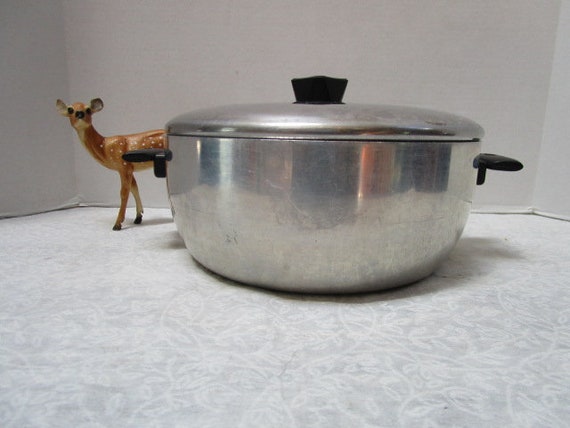 2 Vintage Wear-ever Cooking Pots No 752 & 751.5, 1.5 2 Qt Aluminum Pans,  Mid Century Modern, Star, Pair, Farmhouse Kitchen 