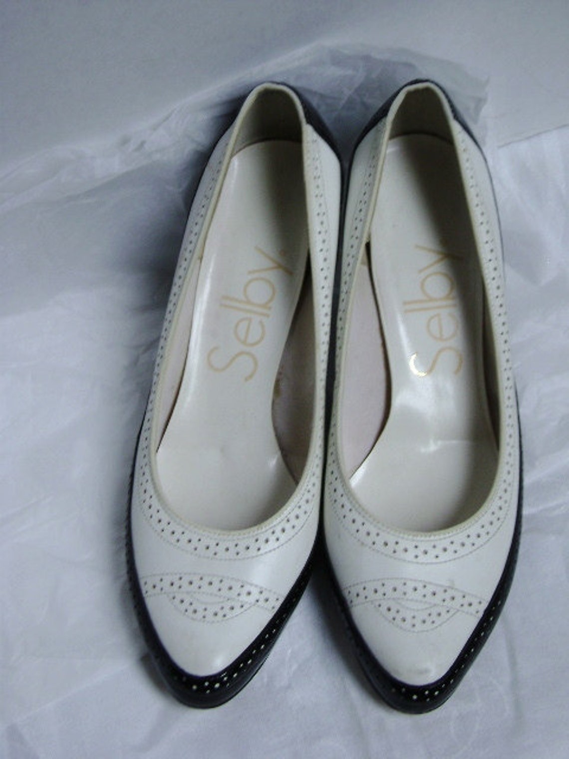 spectator pumps black white