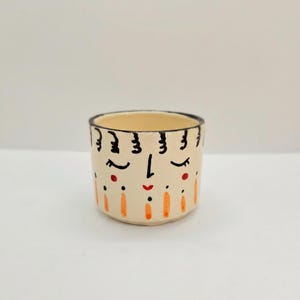 Ceramiczny kubek z twarzą, ręcznie robiony kubek do espresso, abstrakcyjny wzór śpiącej kobiety, mała doniczka na sukulenty