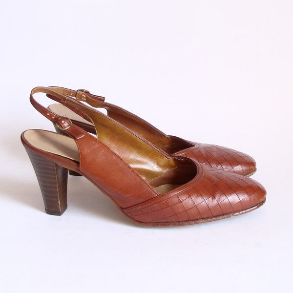 size 8 Vtg Rust Orange Leather Sling Back Heels. diamont texture. 1970s.