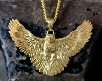 Solid Gold Sovereign Owl Guardian Pendant: Gold Stylish Charm